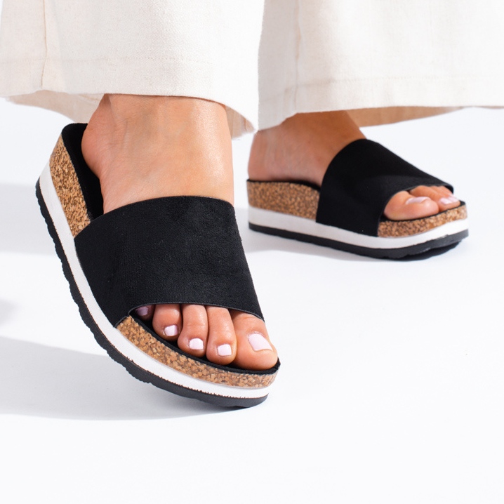 Mustat mokkanahkaiset tossut, joissa Shelovetin paksut pohjat 1