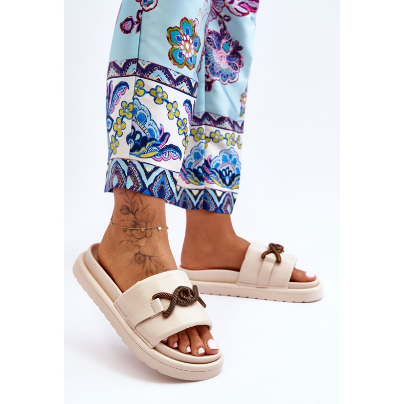 Naisten sandaalit beigellä Versolla 2