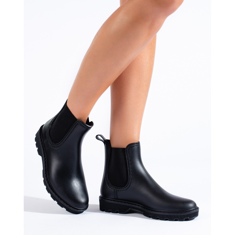 Shelovet lyhyet mustat wellies 1