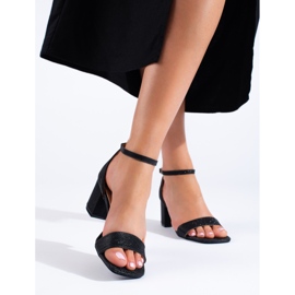 Shelovet mustakorkoiset sandaalit 2