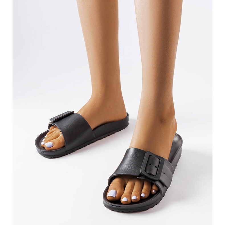 Nelmin mustat kumiset soljet 1