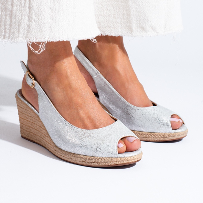 W. Potocki Potockin tyylikkäät hopeanväriset kiila sandaalit 1