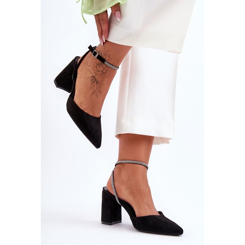 PG1 Suede pumput koristeellisella hihnalla Black Lirosa musta 2