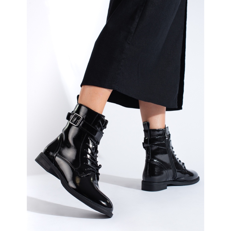 Shelovet mustaksi lakatut työntekijät 1