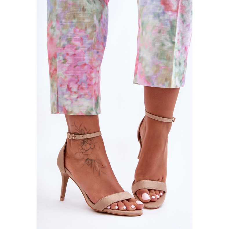 Klassiset mokkanahkaiset sandaalit beigenvärisellä Tossa-korkokenkolla 2