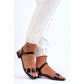 Naisten sandaalit, joissa koristeellinen olkahihna, litteä musta Adissa 1
