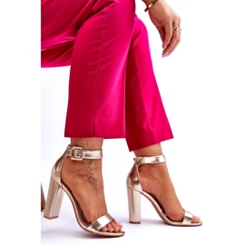 Kultaiset metalliset korkeakorkoiset sandaalit kultainen 3