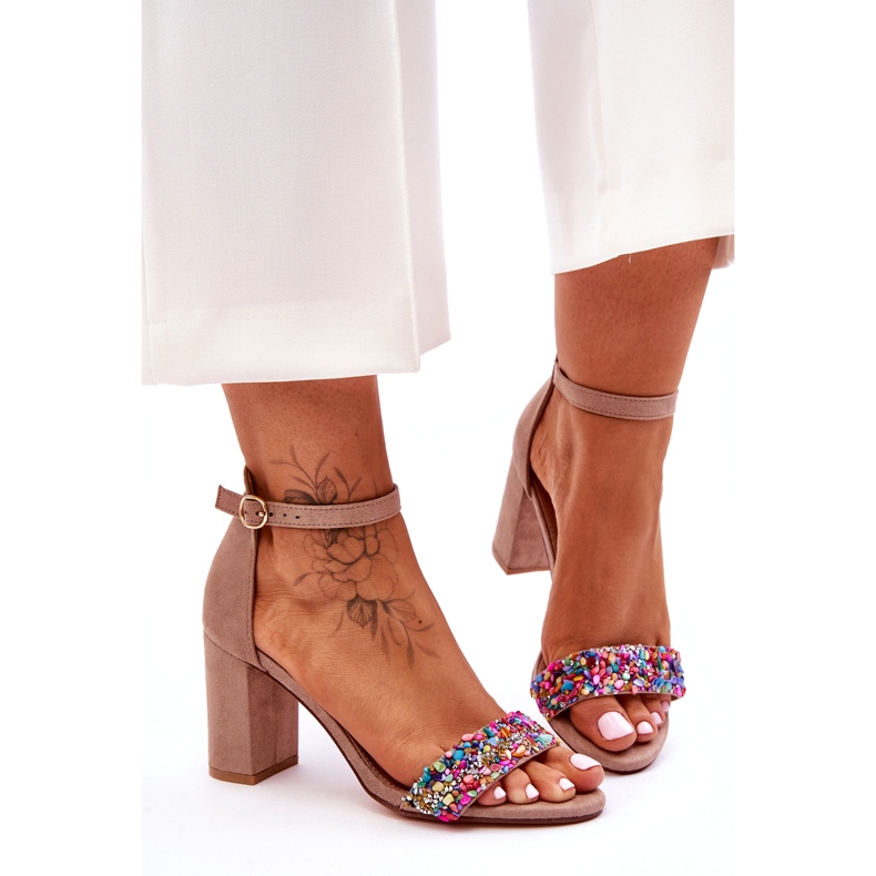 Muodikkaat korkokengät sandaalit koristeellisilla kivillä beige Love Me 3