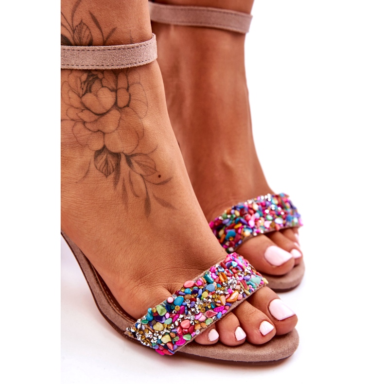 Muodikkaat korkokengät sandaalit koristeellisilla kivillä beige Love Me 1