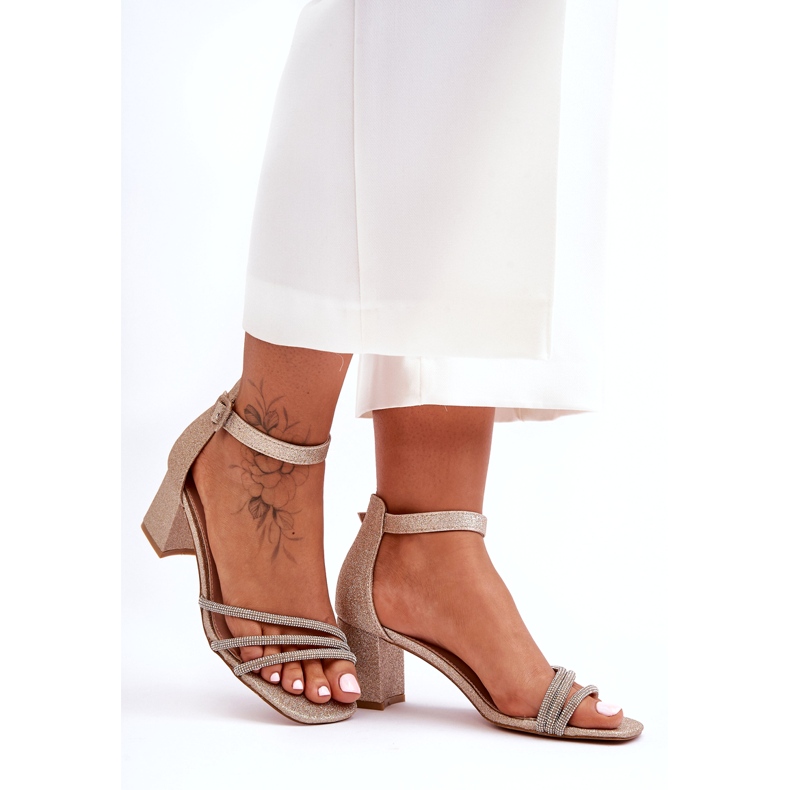 Kiiltävät korkokengät Golden Enenor kultainen 5