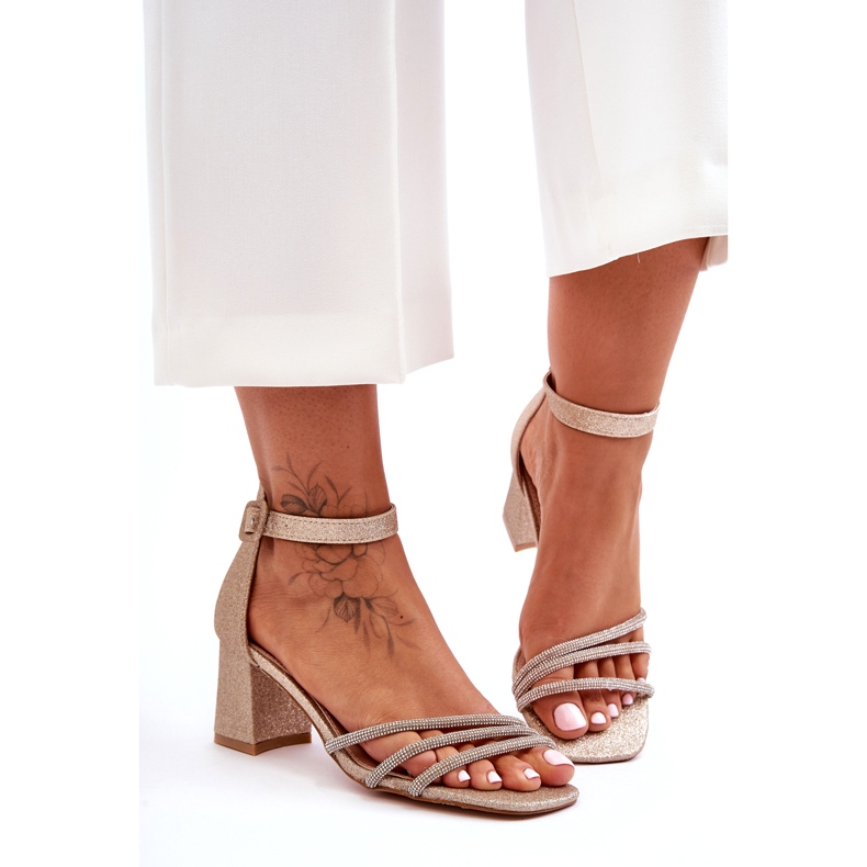 Kiiltävät korkokengät Golden Enenor kultainen 6