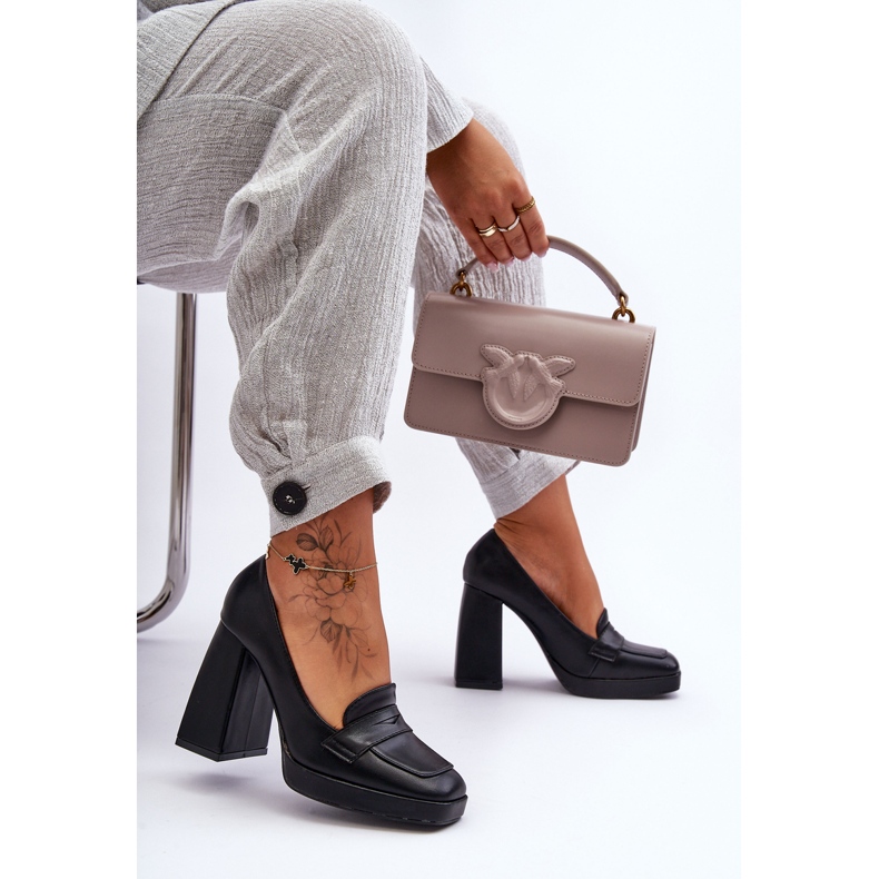 Alisa Mustat korkokengät 1