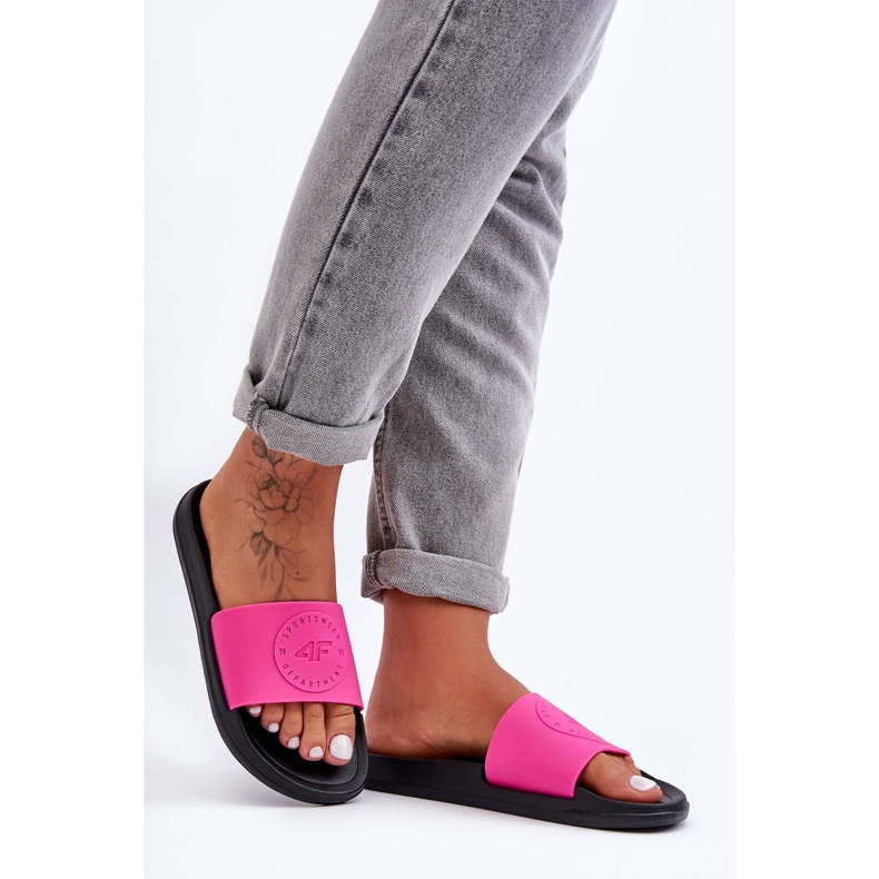 Naisten urheilutossut 4F 4FSS23FFLIF069-55S vaaleanpunainen-musta 1