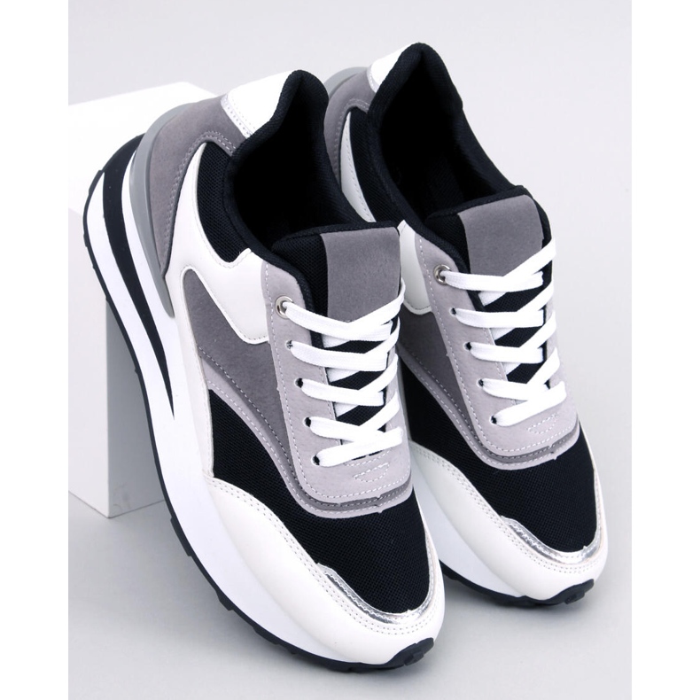 Naisten mustat lenkkarit 1