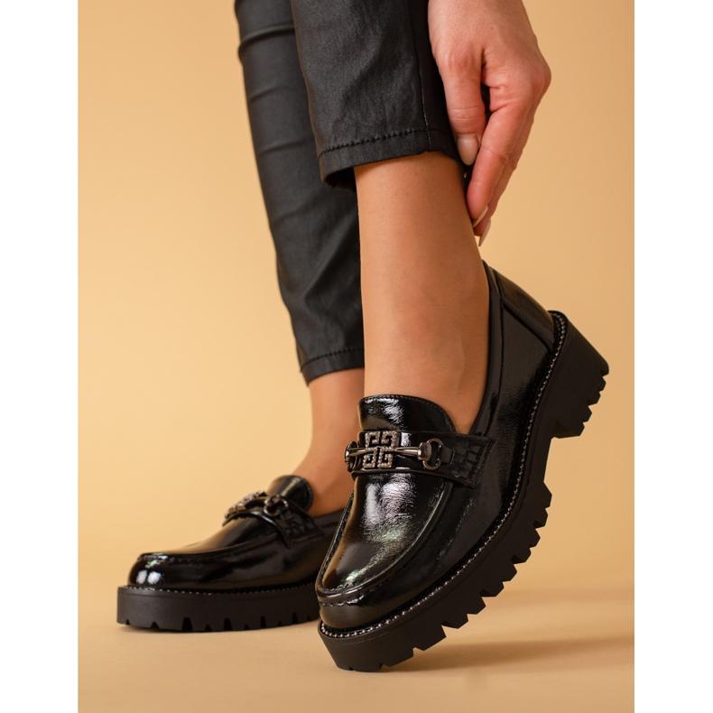 Naisten lakatut mokasiinit paksussa Shelovet-pohjassa, musta 2