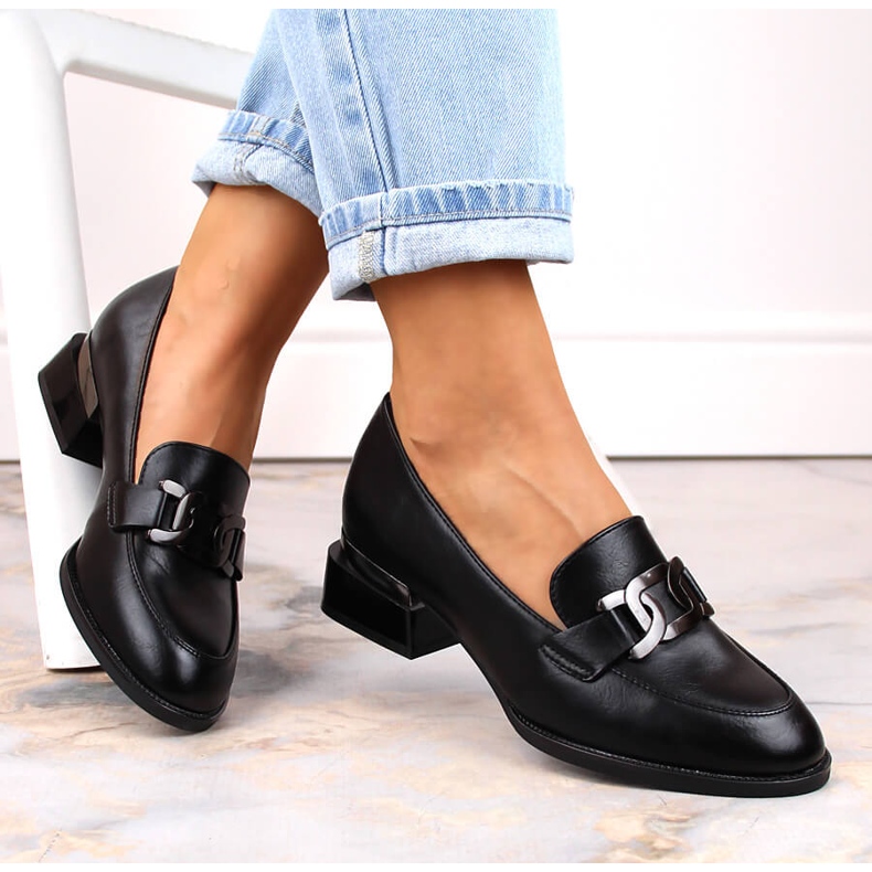 Litteät kengät ketjulla musta Vinceza 58162 1