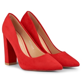 Punaiset pumput pylväässä punainen 2