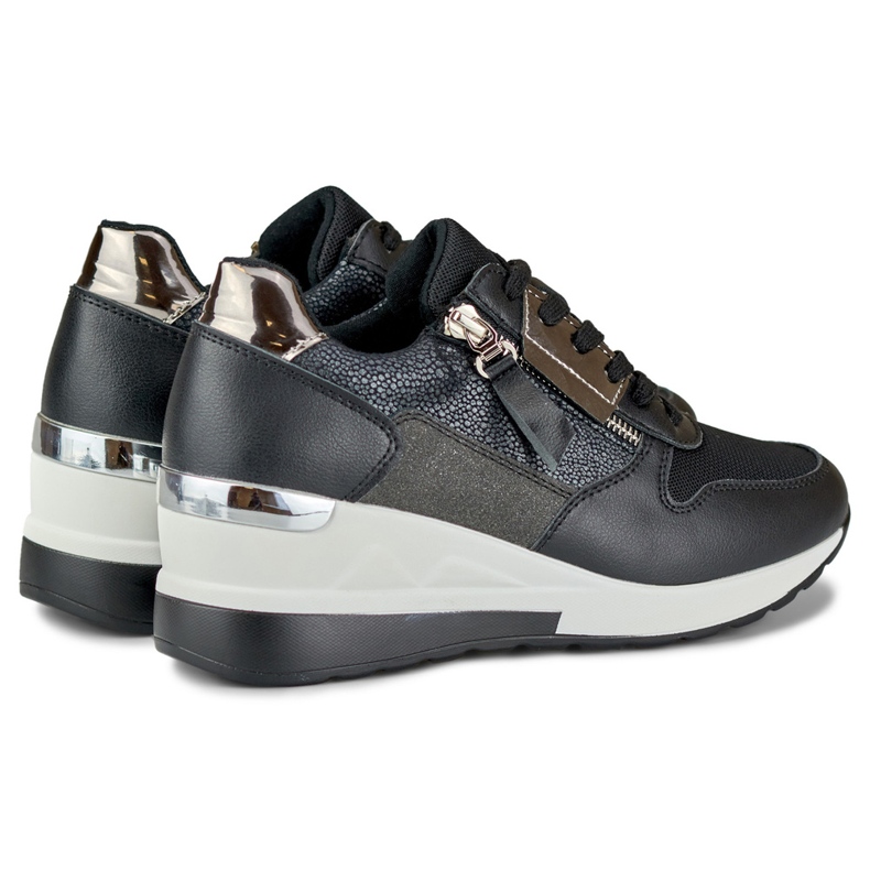 Tyylikkäät mustat urheilukengät 1