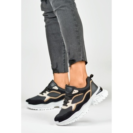 Mustat naisten tennarit valkoisella pohjalla 2