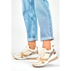 Naisten beigenväriset nauhakengät, joissa matala kiila 2