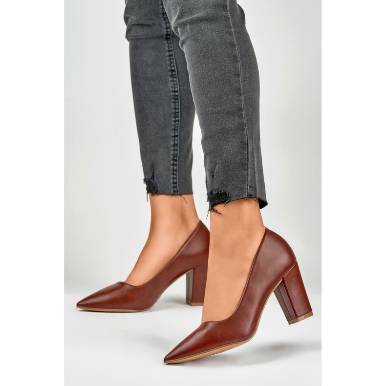 Viininpunaiset pumput mukavassa kantapäässä punainen 2