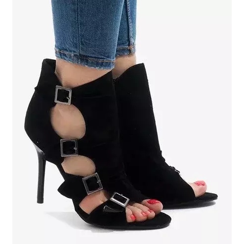 Mustat sandaalit korkokengässä GH048 1