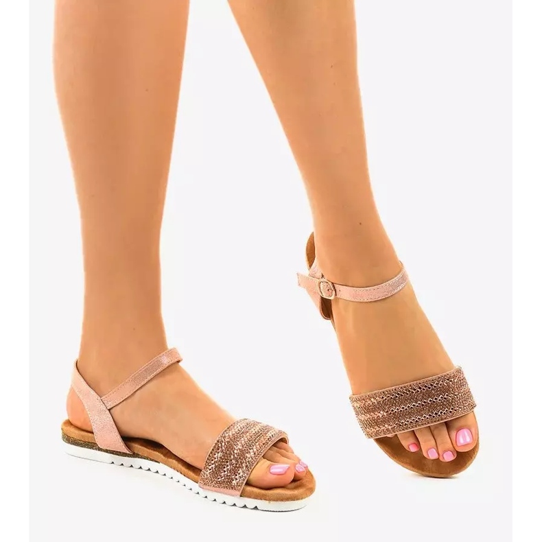 Vaaleanpunaiset litteät sandaalit, koristeltu HT-69: llä vaaleanpunainen 2