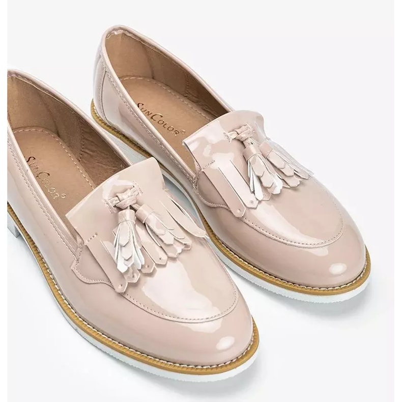 Beige lakatut kengät Lorena -hapsuilla 1