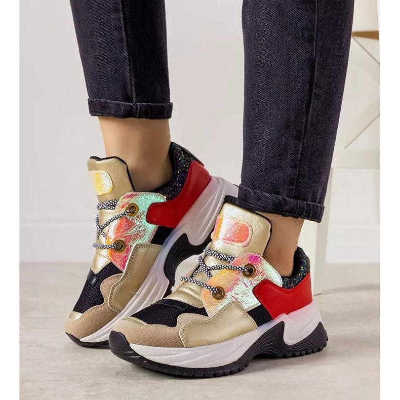 Kultaiset lenkkarit korkealla jousipohjalla musta 1