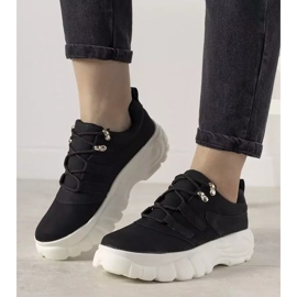 Mustat urheilukengät, joissa korkea Luna -pohja 1