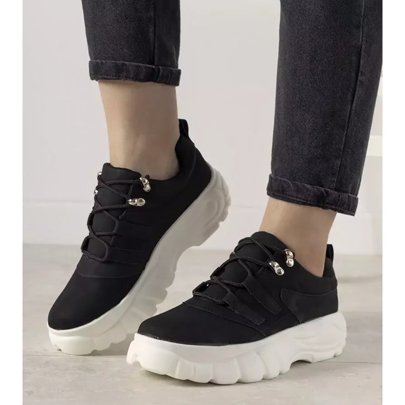 Mustat urheilukengät, joissa korkea Luna -pohja 1