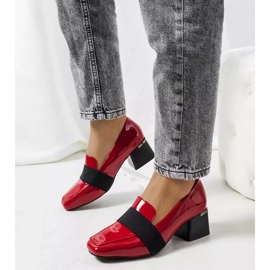 Punaiset lakatut kengät Tammyn pylväässä punainen 1