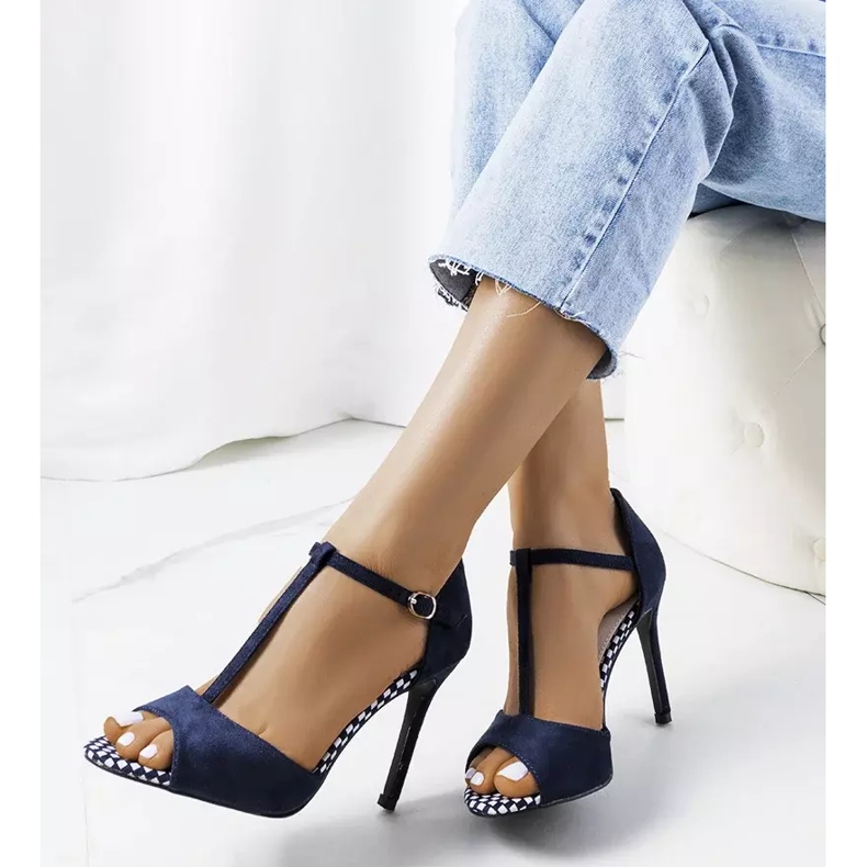 Inna Tummansiniset sandaalit Mungerin kantapäässä sininen 2