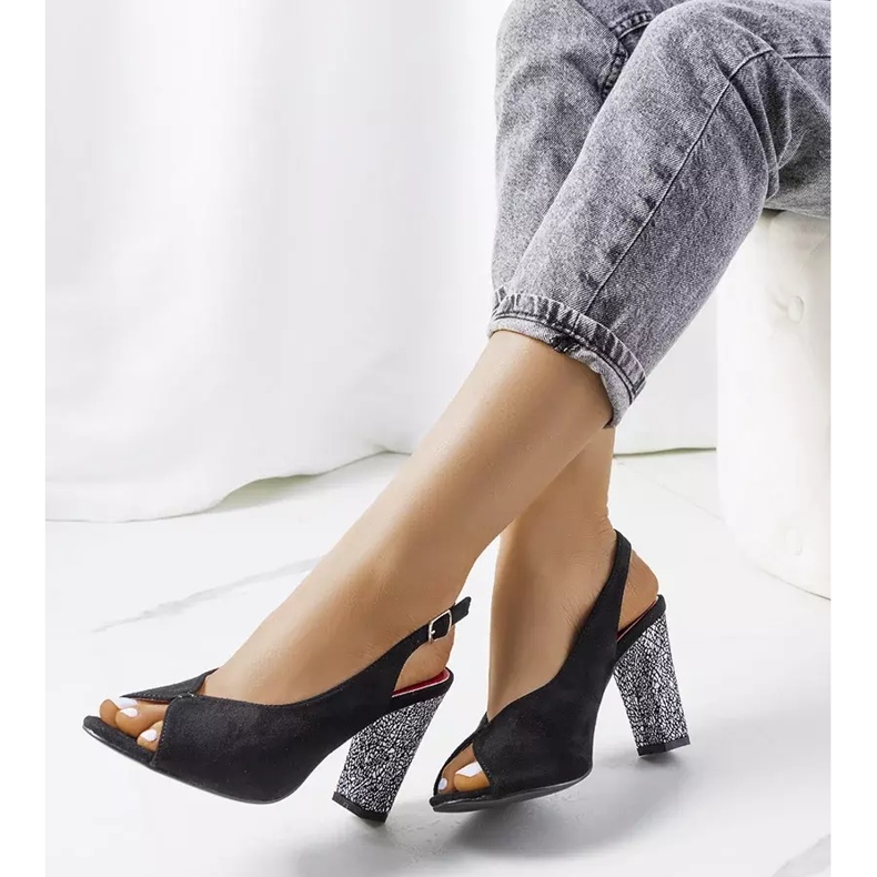 Bonnien mustat mokkanahkasandaalit 2