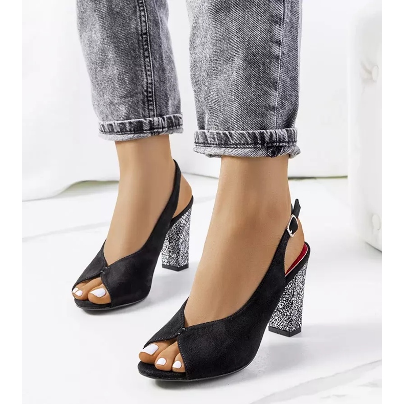 Bonnien mustat mokkanahkasandaalit 1