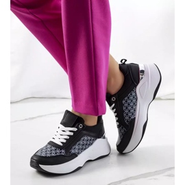 Mustat urheilulenkkarit Milanosta 1