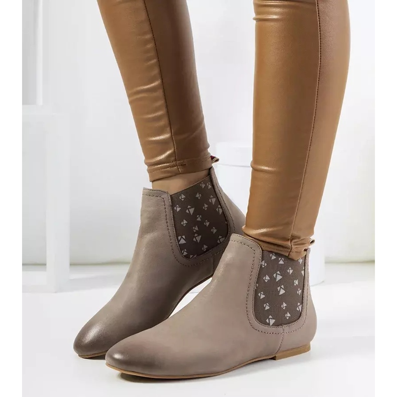 Luccianon harmaat mattapintaiset slip-on saappaat beige 1