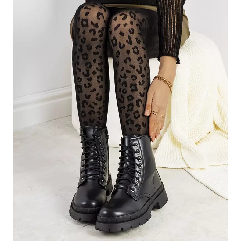 BM Mustat naisten trapperit Vistalasta 1