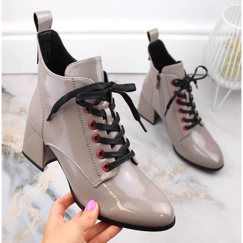 Lakatut ruskeat naisten saappaat D&amp;A S.Barski Premium Collection MR870-66 beige 1