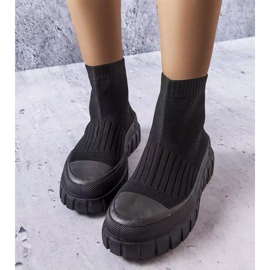 Searlaitin mustat lenkkarit 1