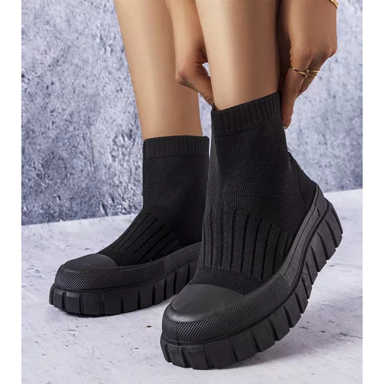 Searlaitin mustat lenkkarit 2