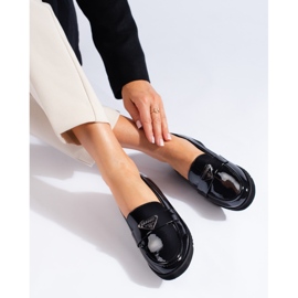 Patenttimustat matalakiilakengät Shelovetilta 1