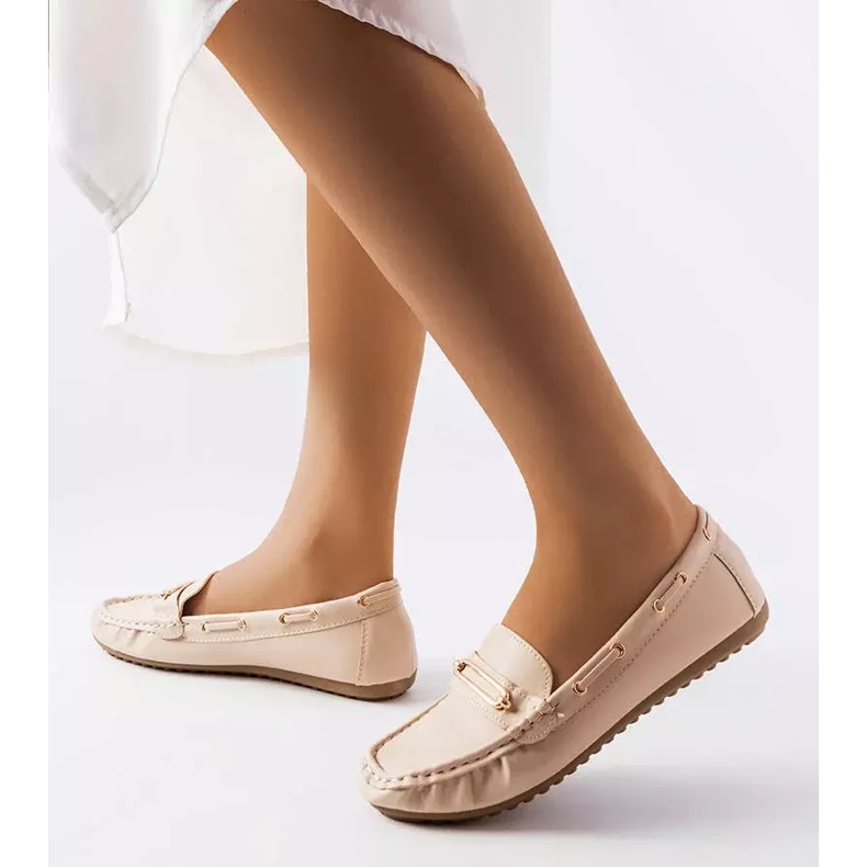 BM Seattle-applikaatiolla koristeltu beige-loafer 1