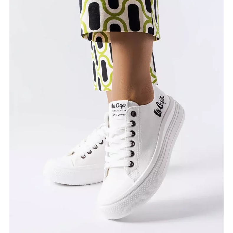 Lee Cooper LCW-23-44-1623L valkoiset tennarit valkoinen 1