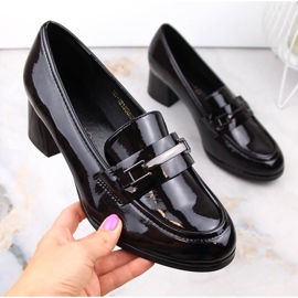 Lakatut naisten mokasiinit korkokengissä mustat Potocki SZ12155 1