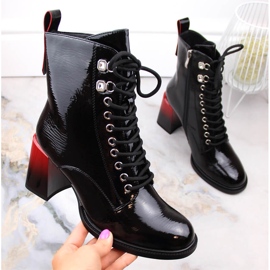 Naisten mustaksi lakatut korkokengät D&amp;A S.Barski Premium Collection MR870-06 1