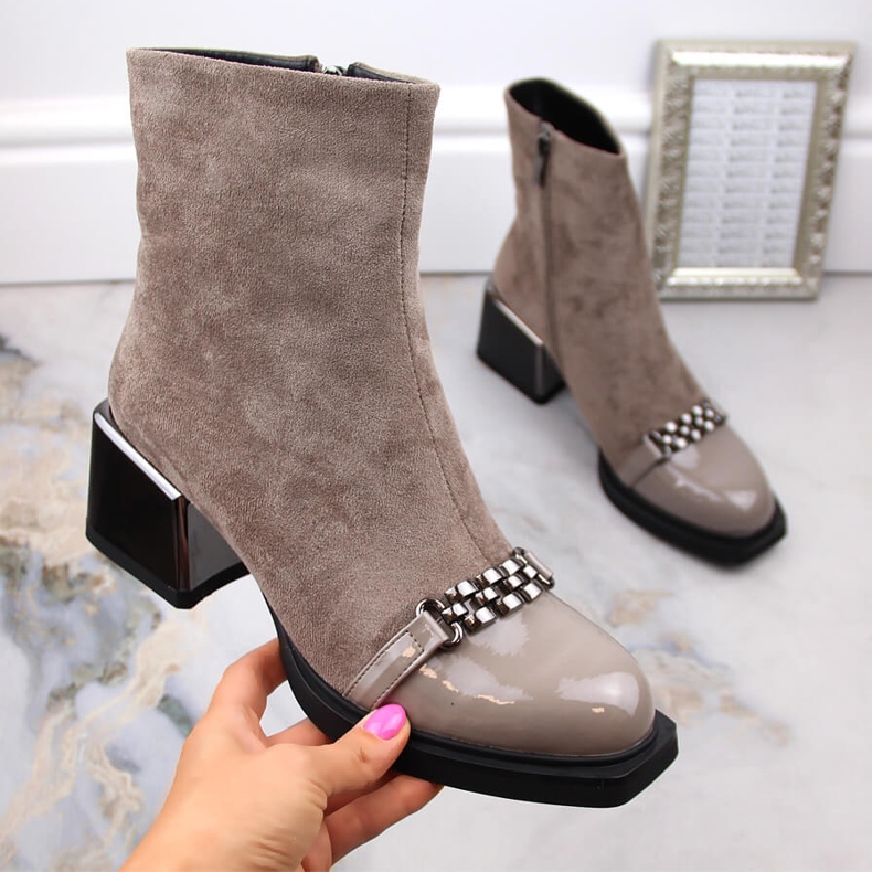 Naisten saappaat koristeellisella kantapäällä beige D&amp;A S.Barski Premium Collection MR870-70 1