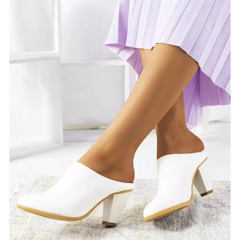 Valkoiset tossut Plotkin-postissa valkoinen 2