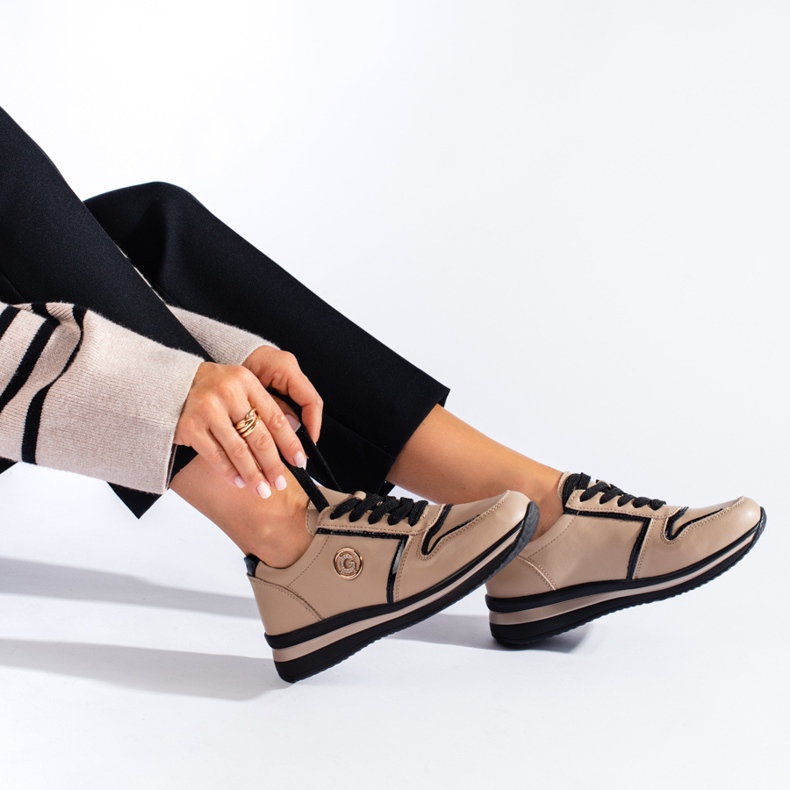 Shelovet beigenväriset nahkalenkkarit 1