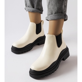 Marinonen beige-nilkkurit mustalla alustalla 1